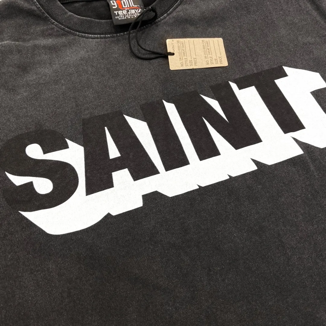 SAINT Michael "Saint letter print" washed and distressed retro Vintage loose short-sleeved T-shirt. Digital white ink direct printing. The fabric is breathable and the pattern is three-dimensional and clear. Fabric: Double yarn 240g Style number: S933 Size: S-M-L-XL Color: Washed black Price: P118